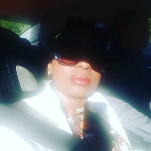 Meet your Posher, Alphia